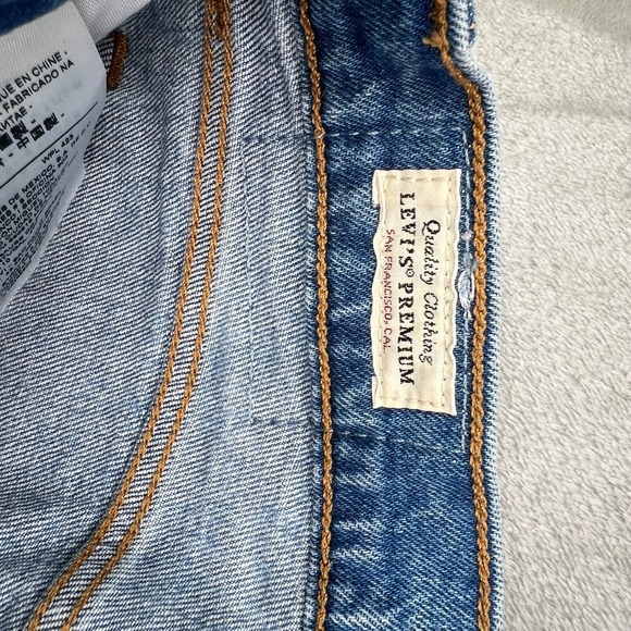 Levis 501 Jeans Women 28x28 Blue Graphic Print Straight Button Fly Western Denim - Picture 12 of 15